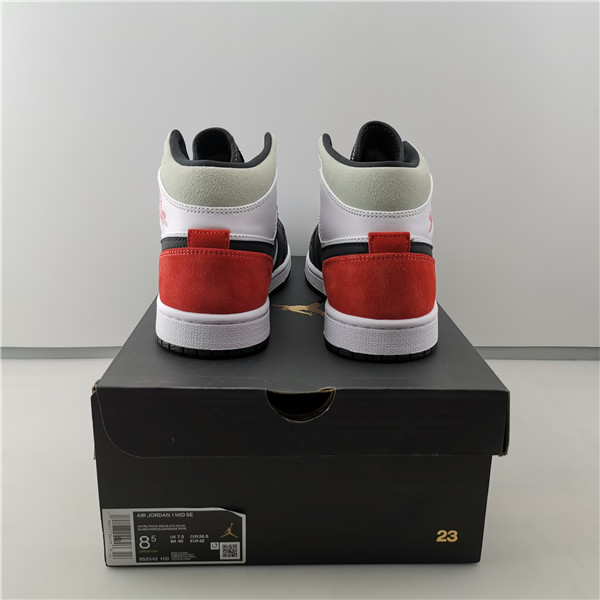 AIR JORDAN 1MID SE