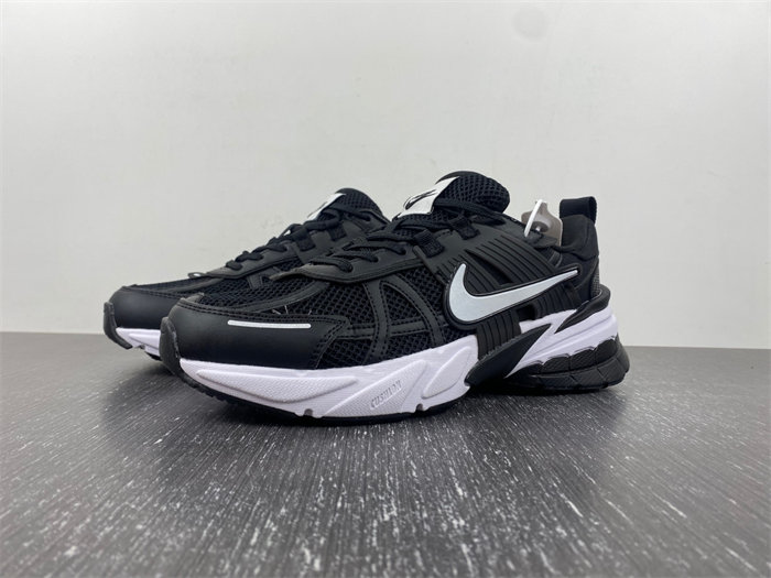 NIKEV2K Runtekk FD0736-103