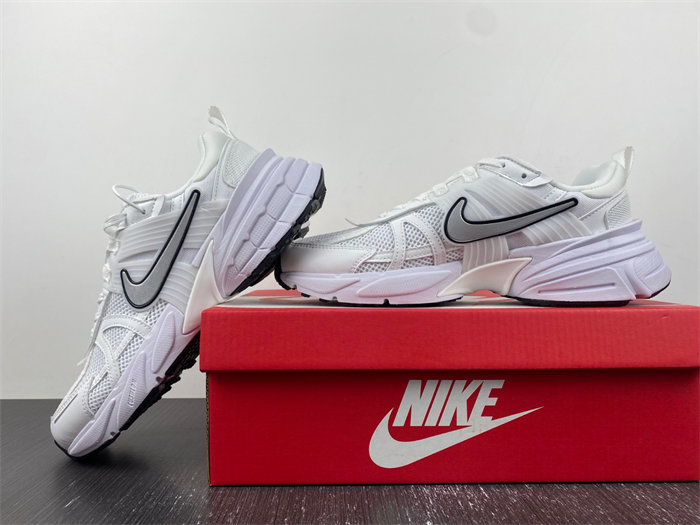 NIKEV2K Runtekk FD0736-102