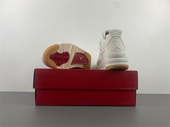 Air Jordan 4 Levi’s x Air Jordan 4 “White” AO2571-100