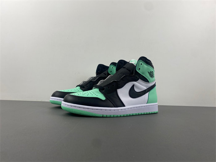 Air Jordan 1 High OG “Green Glow” DZ5485-130
