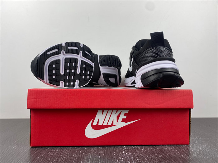 NIKEV2K Runtekk FD0736-103