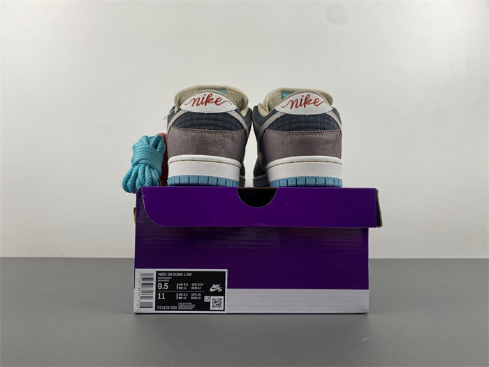Nike SB Dunk Low “Big Money Savings” FZ3129-200
