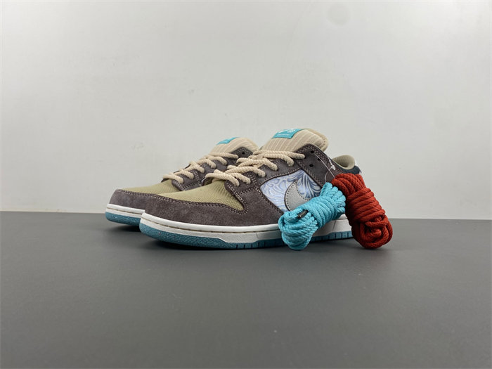 Nike SB Dunk Low “Big Money Savings” FZ3129-200