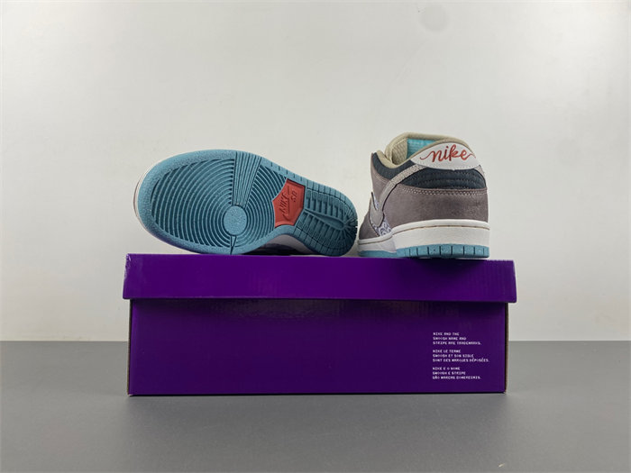 Nike SB Dunk Low “Big Money Savings” FZ3129-200