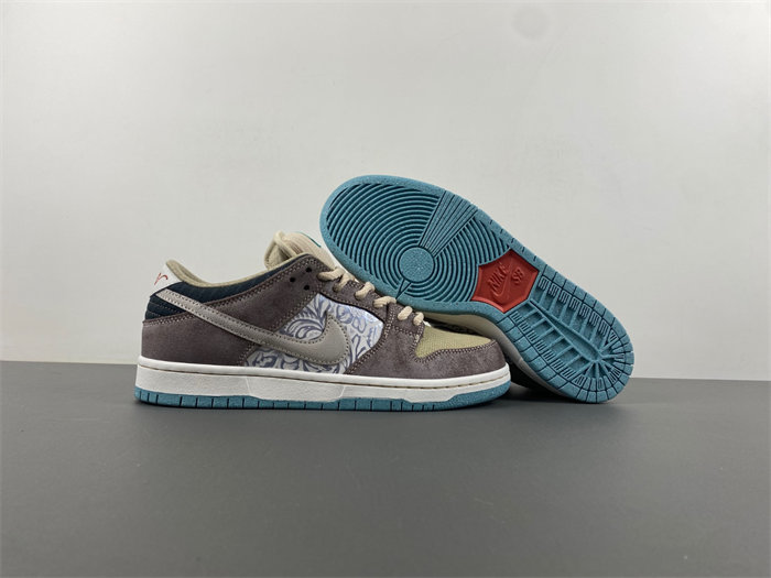 Nike SB Dunk Low “Big Money Savings” FZ3129-200