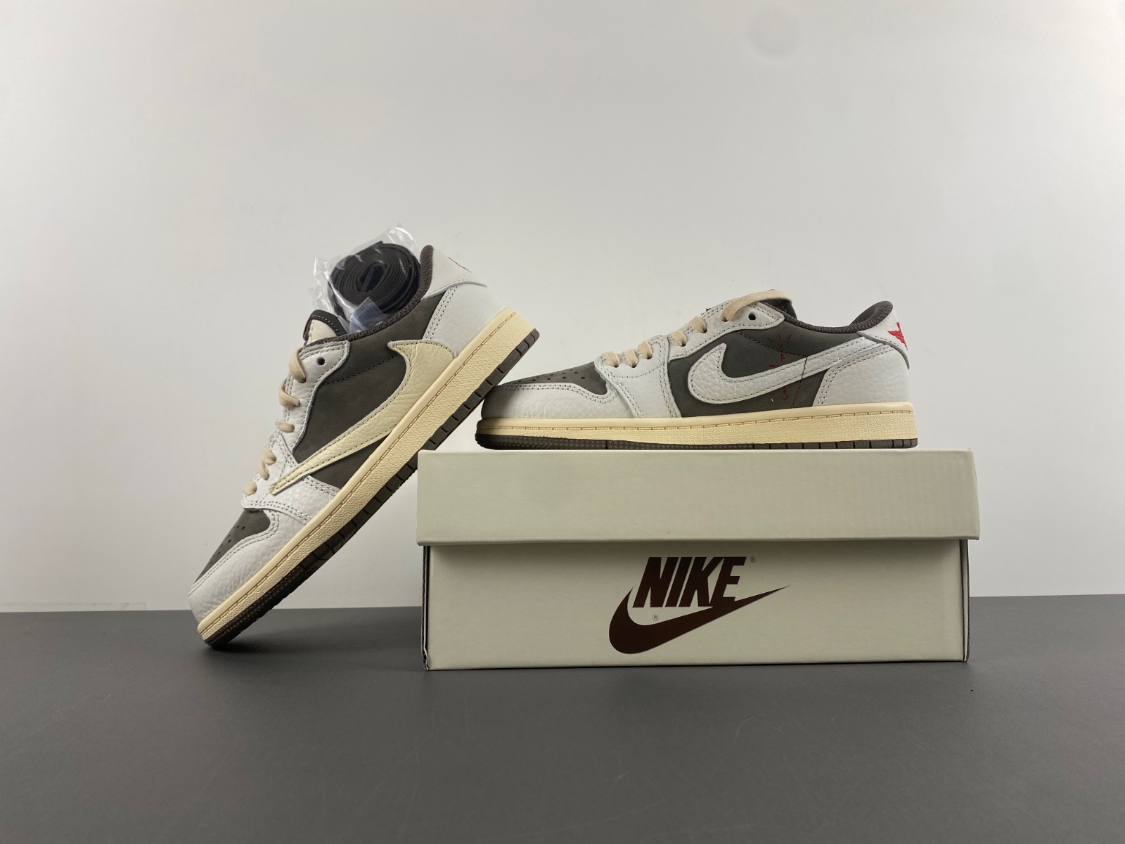 Travis Scott x Air Jordan 1 OG Low PS