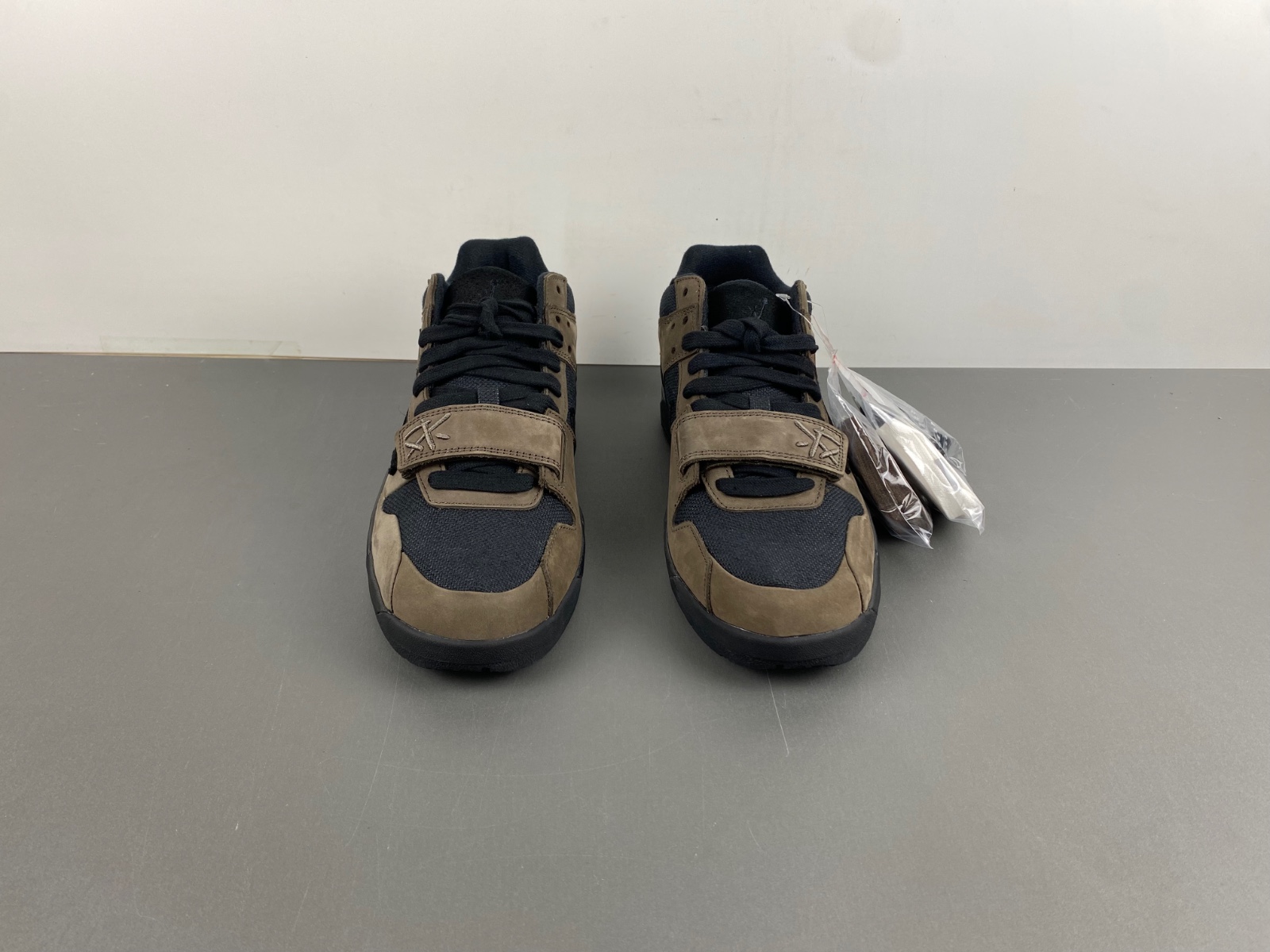 Travis Scott x Air Jordan 1 Low JACK FZ8117-204