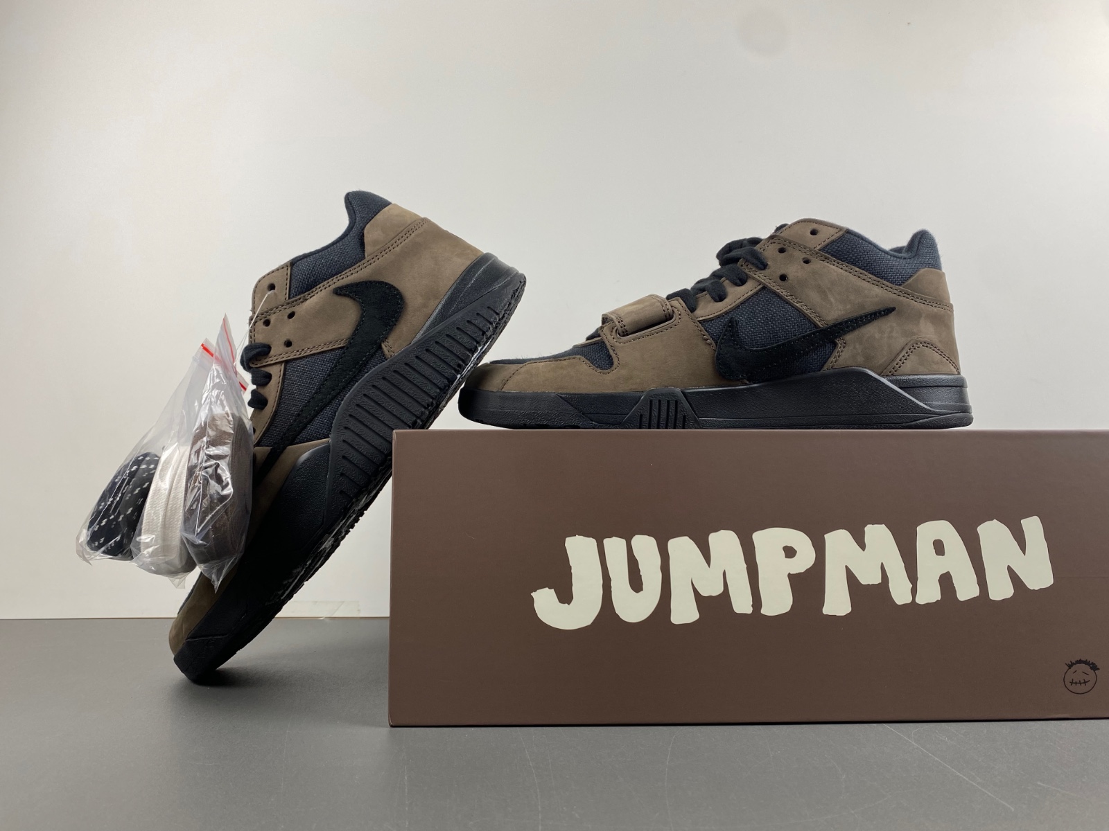 Travis Scott x Air Jordan 1 Low JACK FZ8117-204