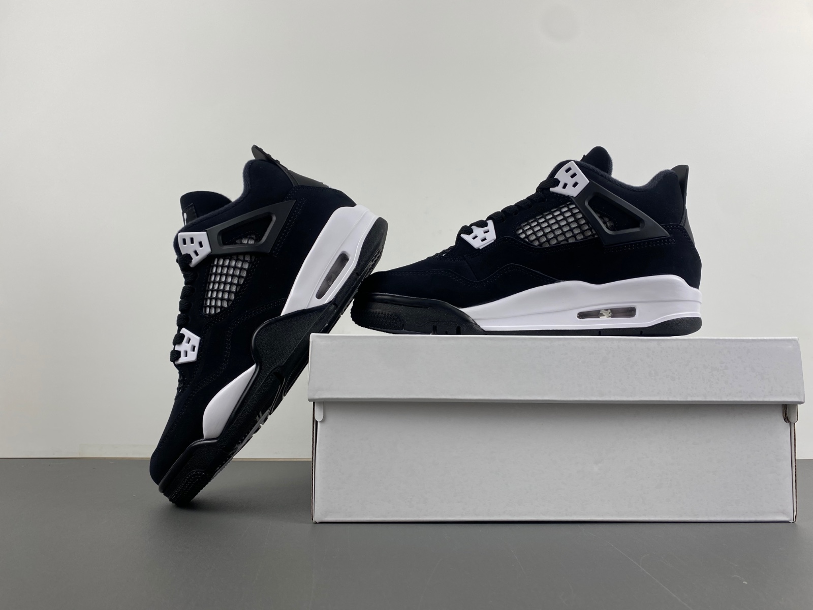 Air Jordan 4 Retro White Thunder (GS) FQ8213-001