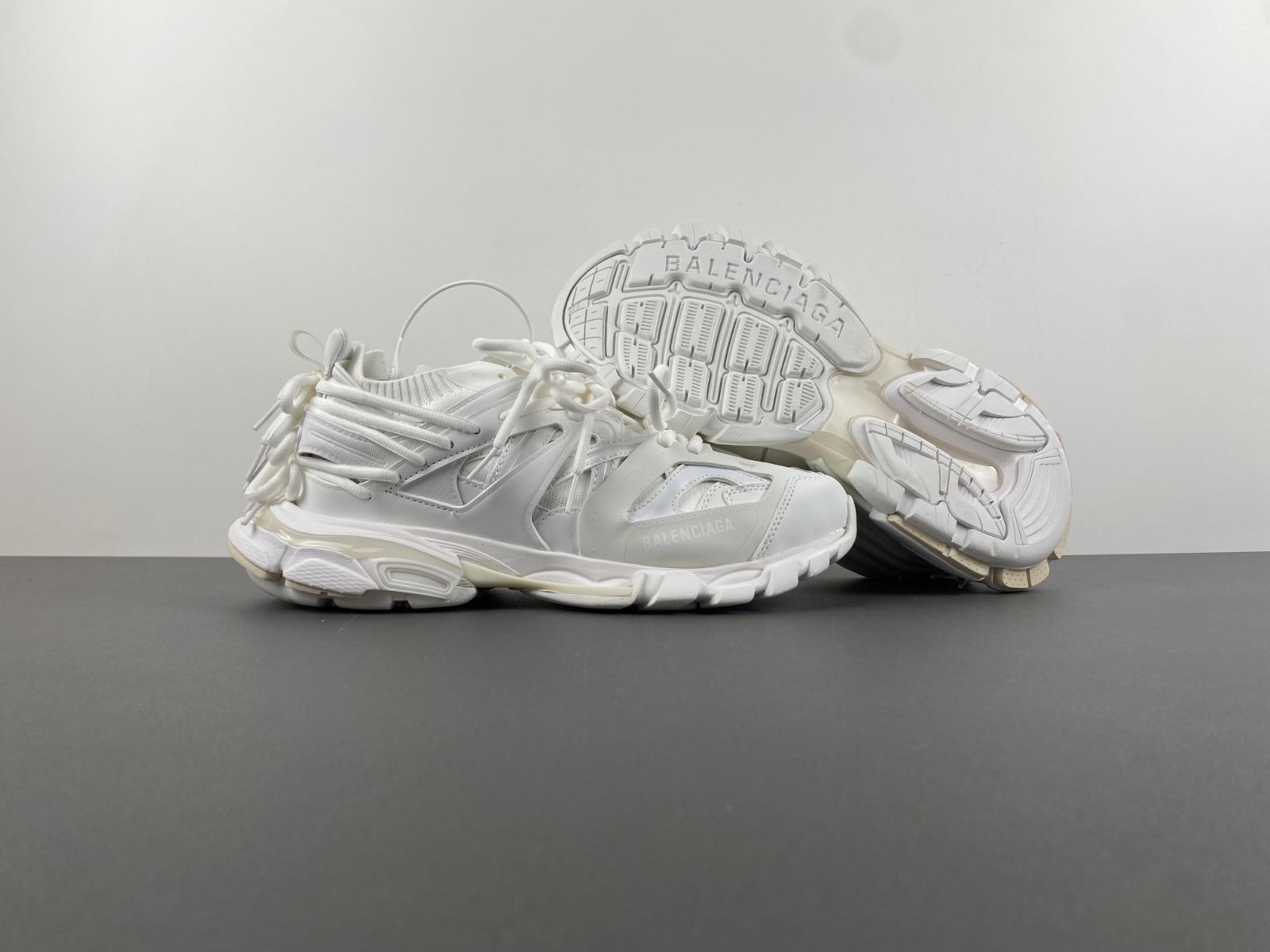 Ba*len*cia*ga runner、demna 786281 w3co1 2000
