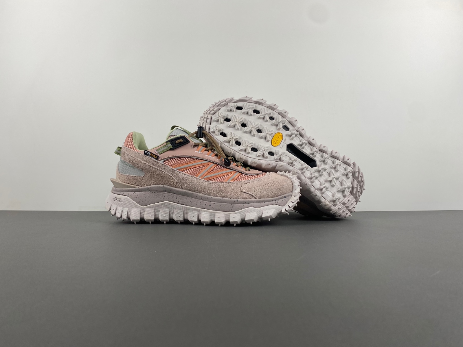 Moncler Milk tea tender pink