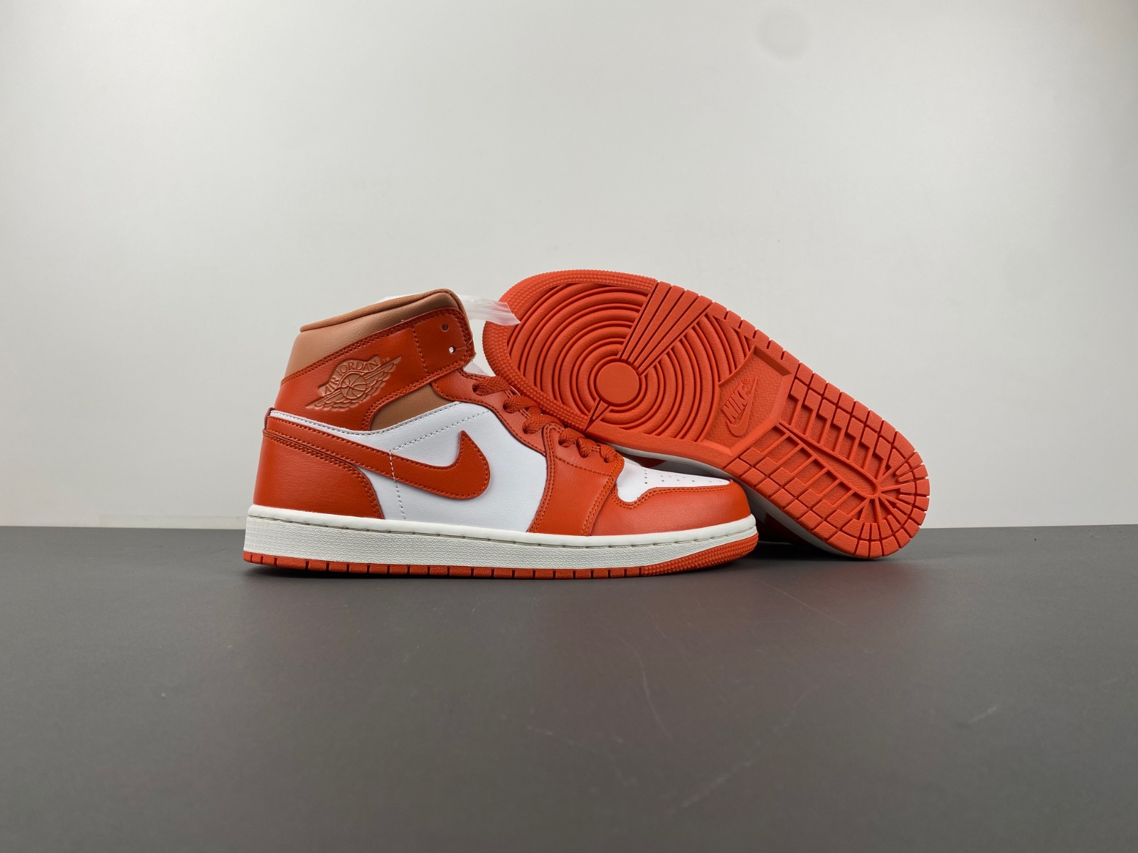 Wmns Jordan 1 Mid