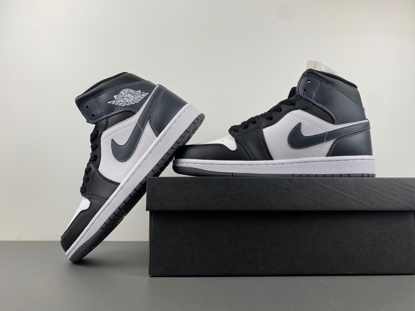Wmns Jordan 1 Mid