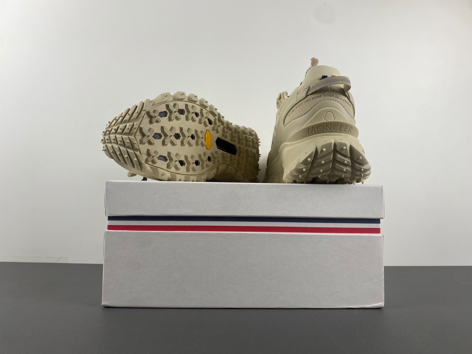 Moncler Beige low top