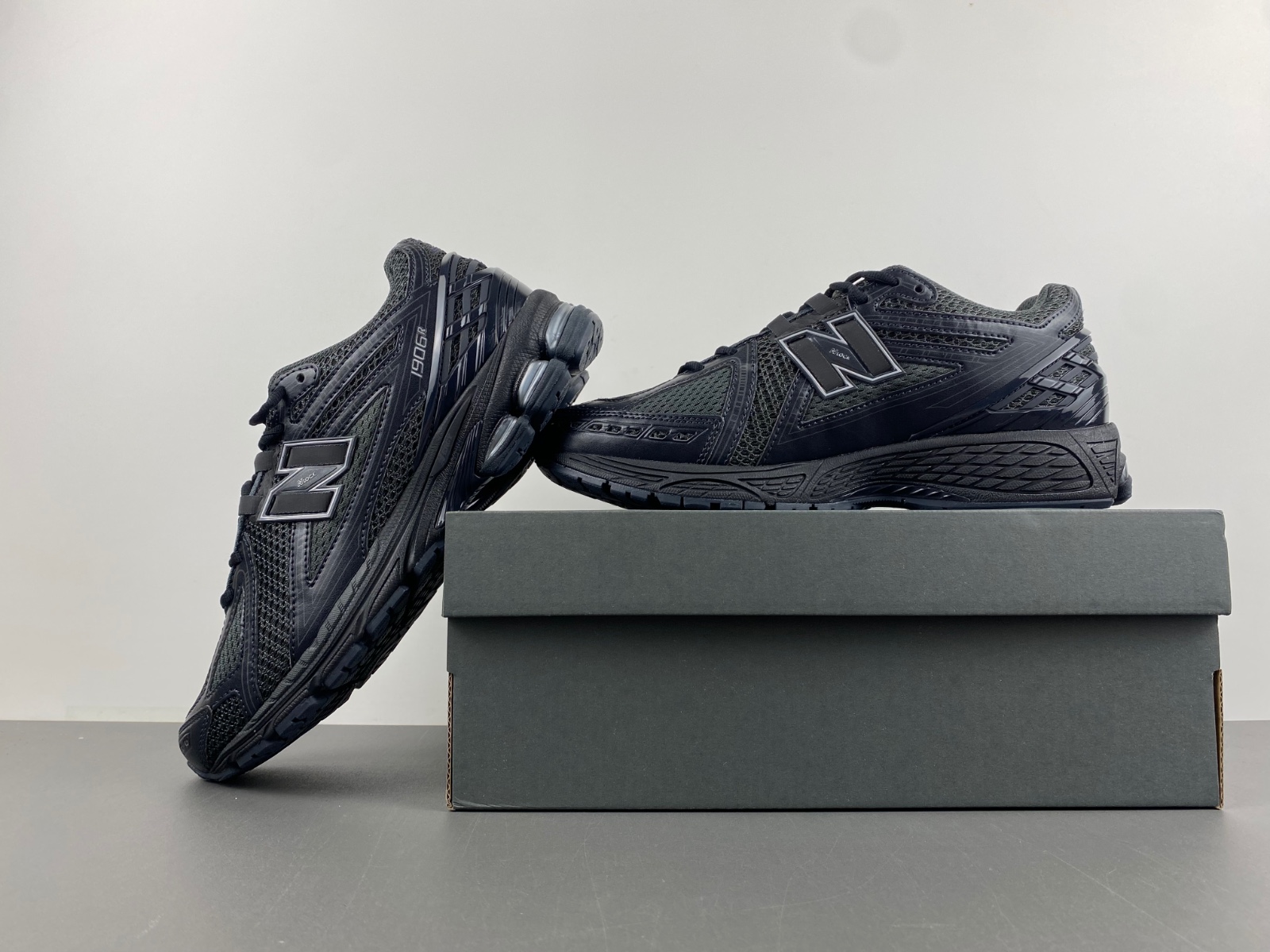 New Balance 1906R