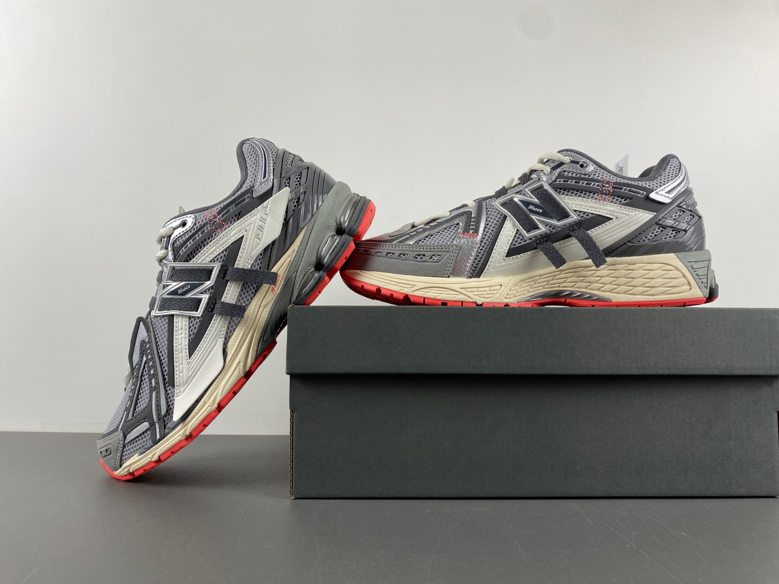 New Balance 1906R U1906AC