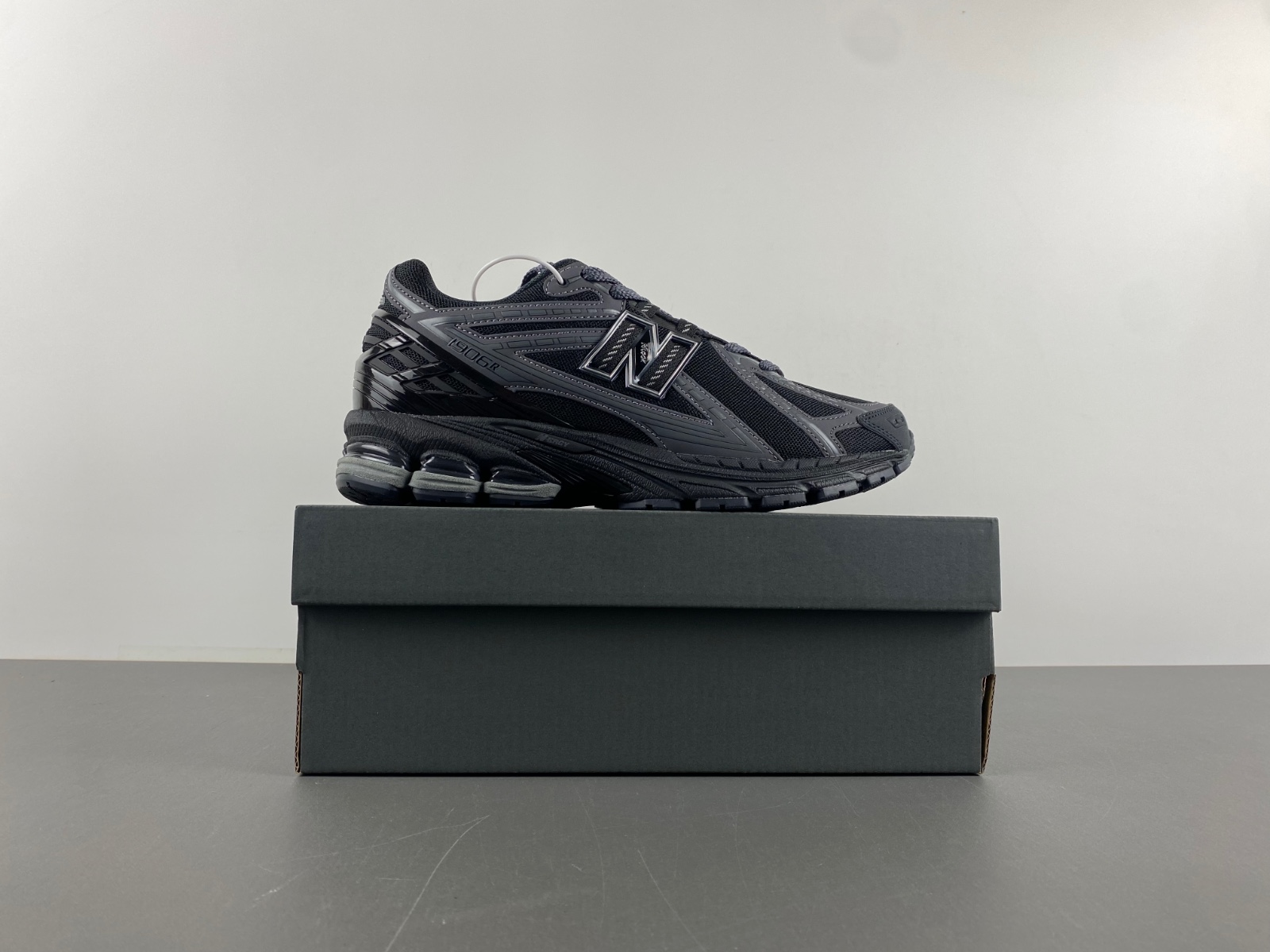 New Balance 1906R