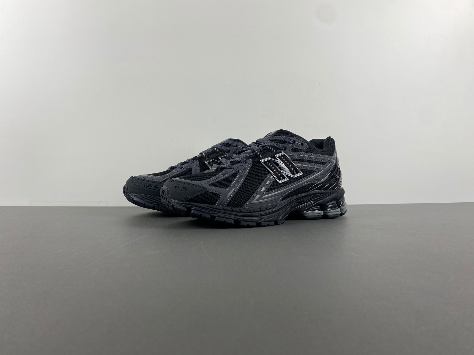New Balance 1906R
