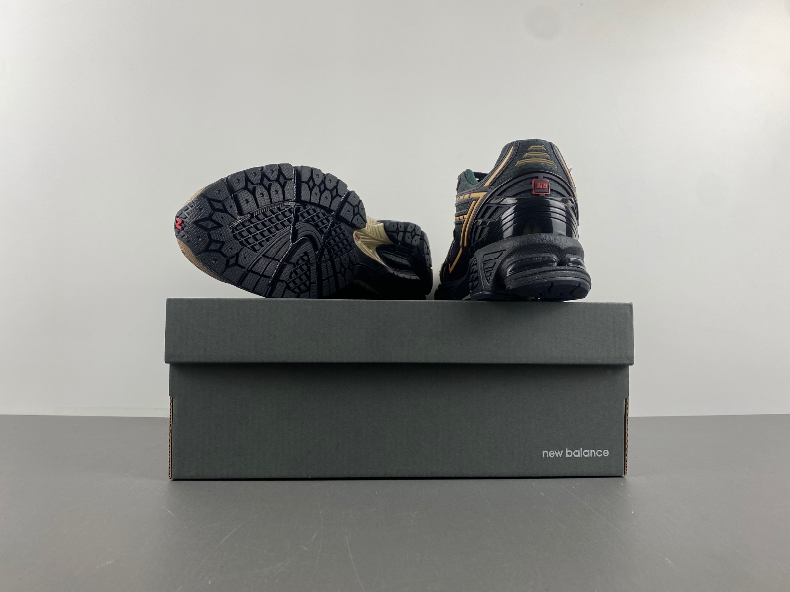 New Balance 1906R